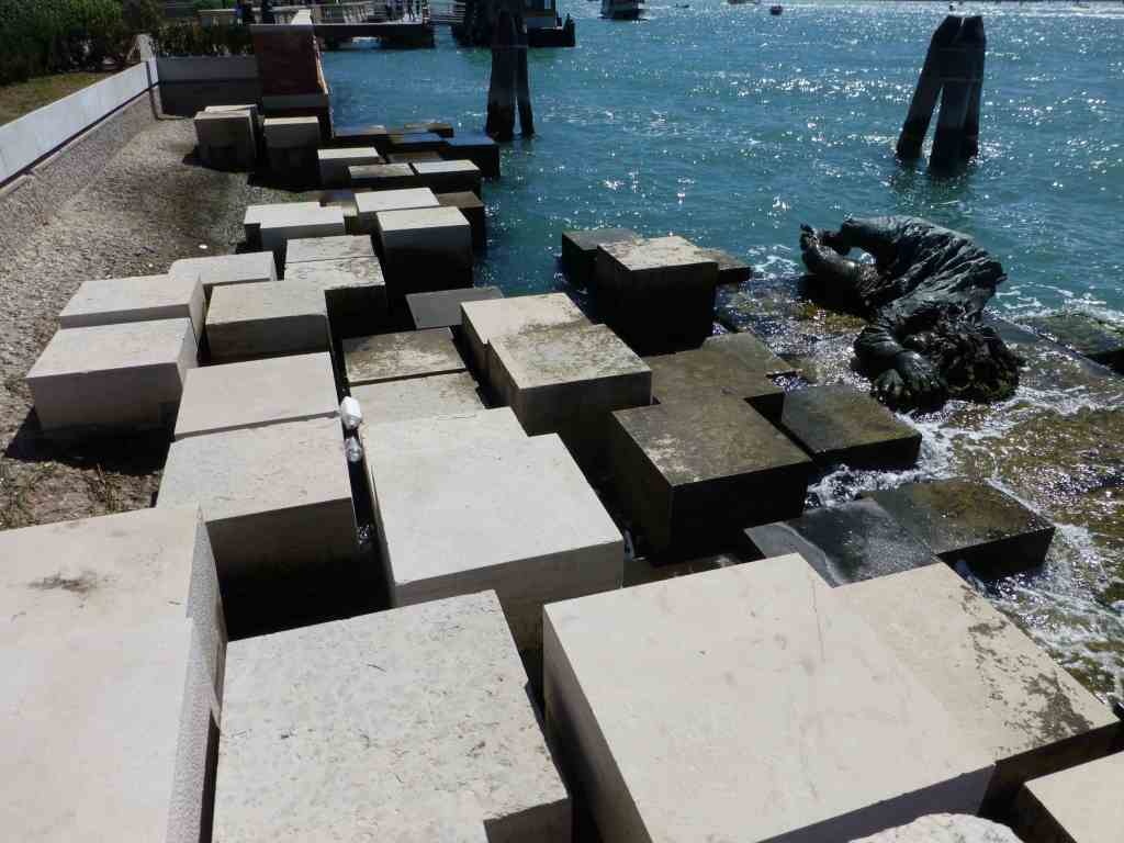 Phu nu khoa than o dai tuong niem Venice anh 2