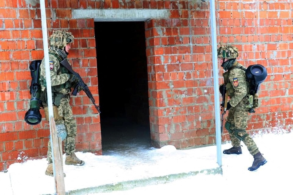 Ukraine tap tran phong thu Nga anh 4