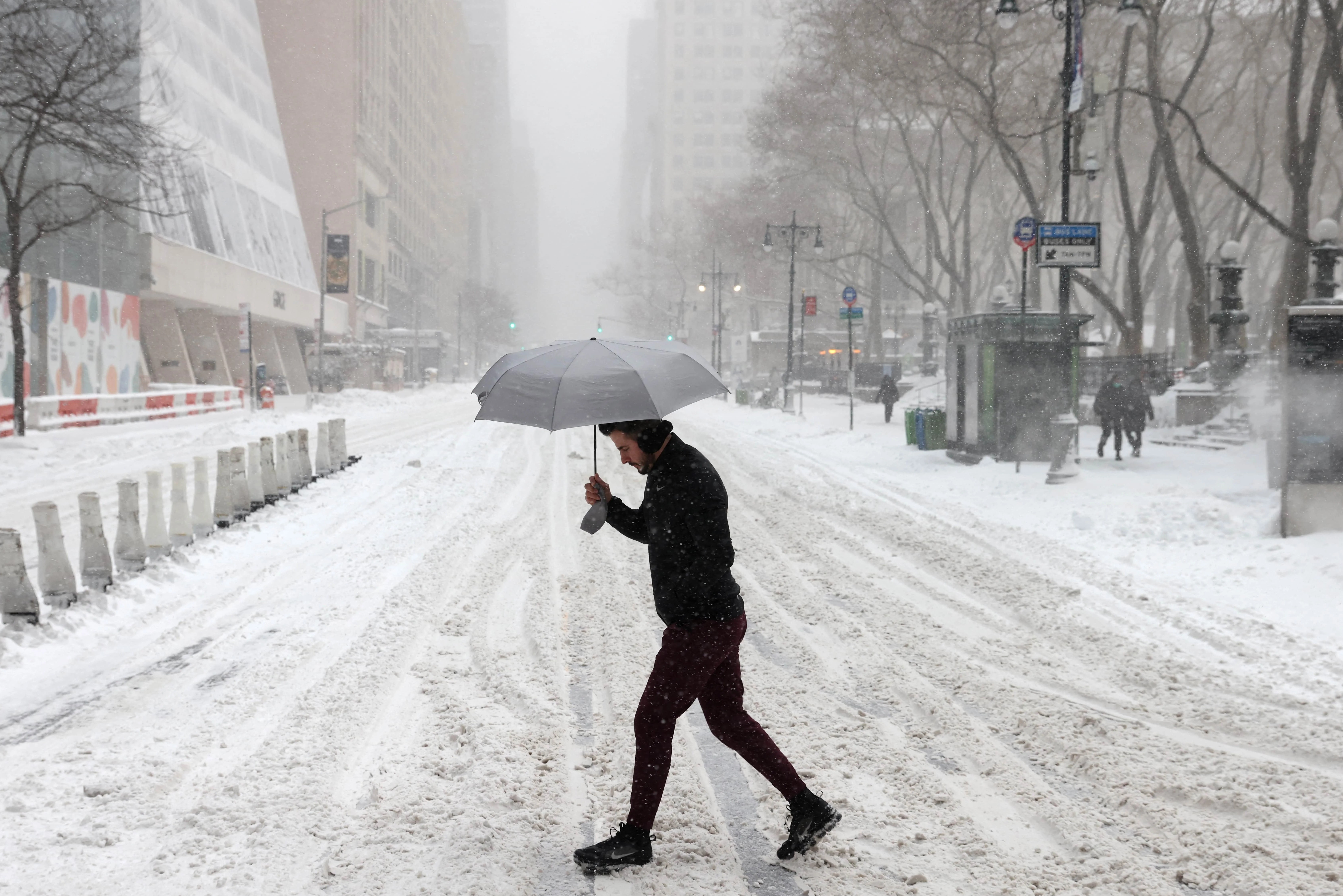 Bao tuyet lich su 'phu trang' mien Dong nuoc My hinh anh