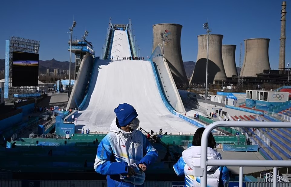 San truot tuyet olympic nam gan khu cong nghiep anh 2