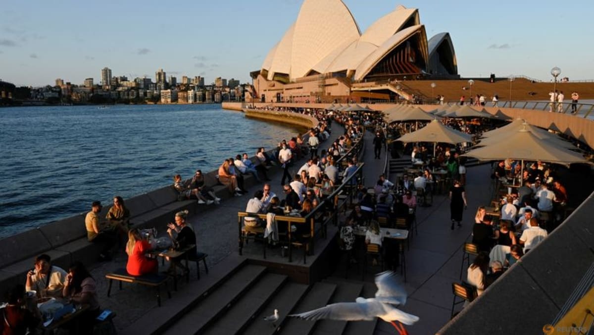 Cong dan Australia phai tiem vaccine tang cuong anh 1