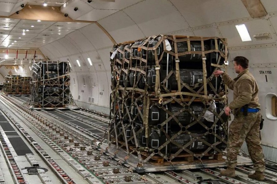 Vu khi vao Ukraine qua duong bang bi mat hinh anh