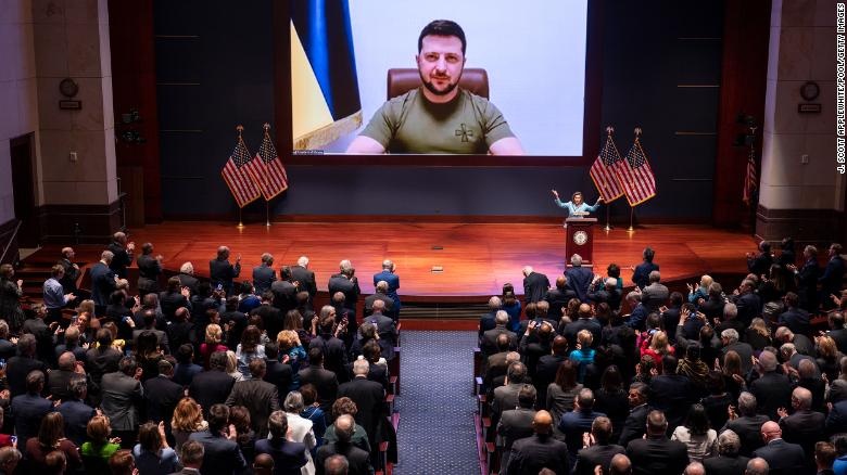 Ong Zelensky ra loi keu goi khan thiet sau mot thang giao tranh hinh anh