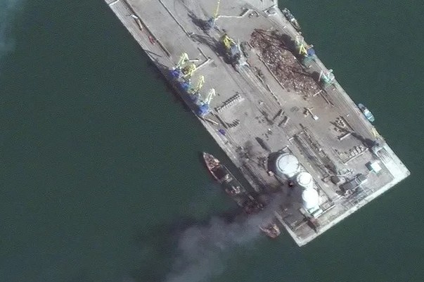 Anh ve tinh cho thay tau do bo Nga ma Ukraine tuyen bo pha huy hinh anh