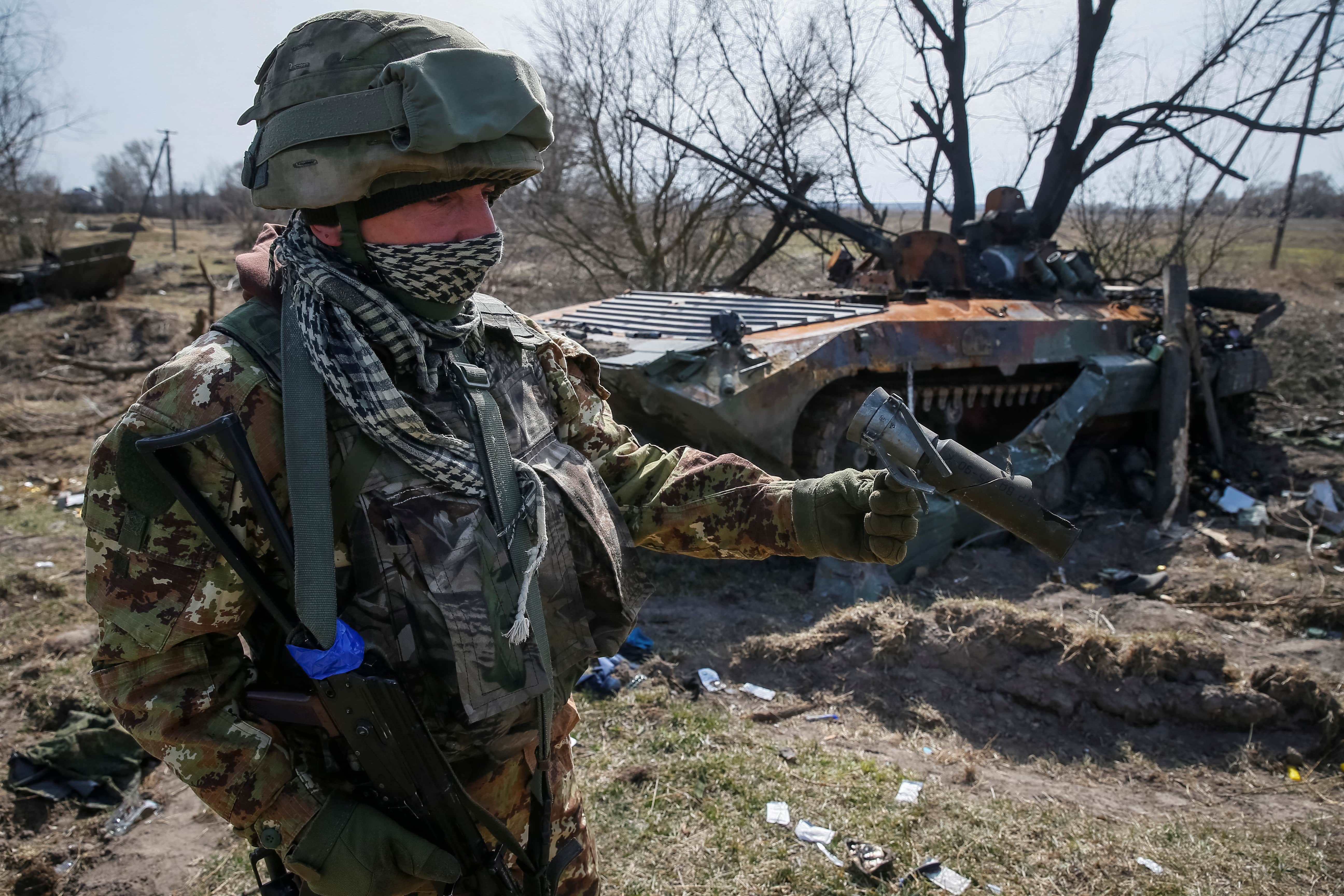 Ukraine dieu tra video cao buoc quan doi tra tan tu binh Nga hinh anh