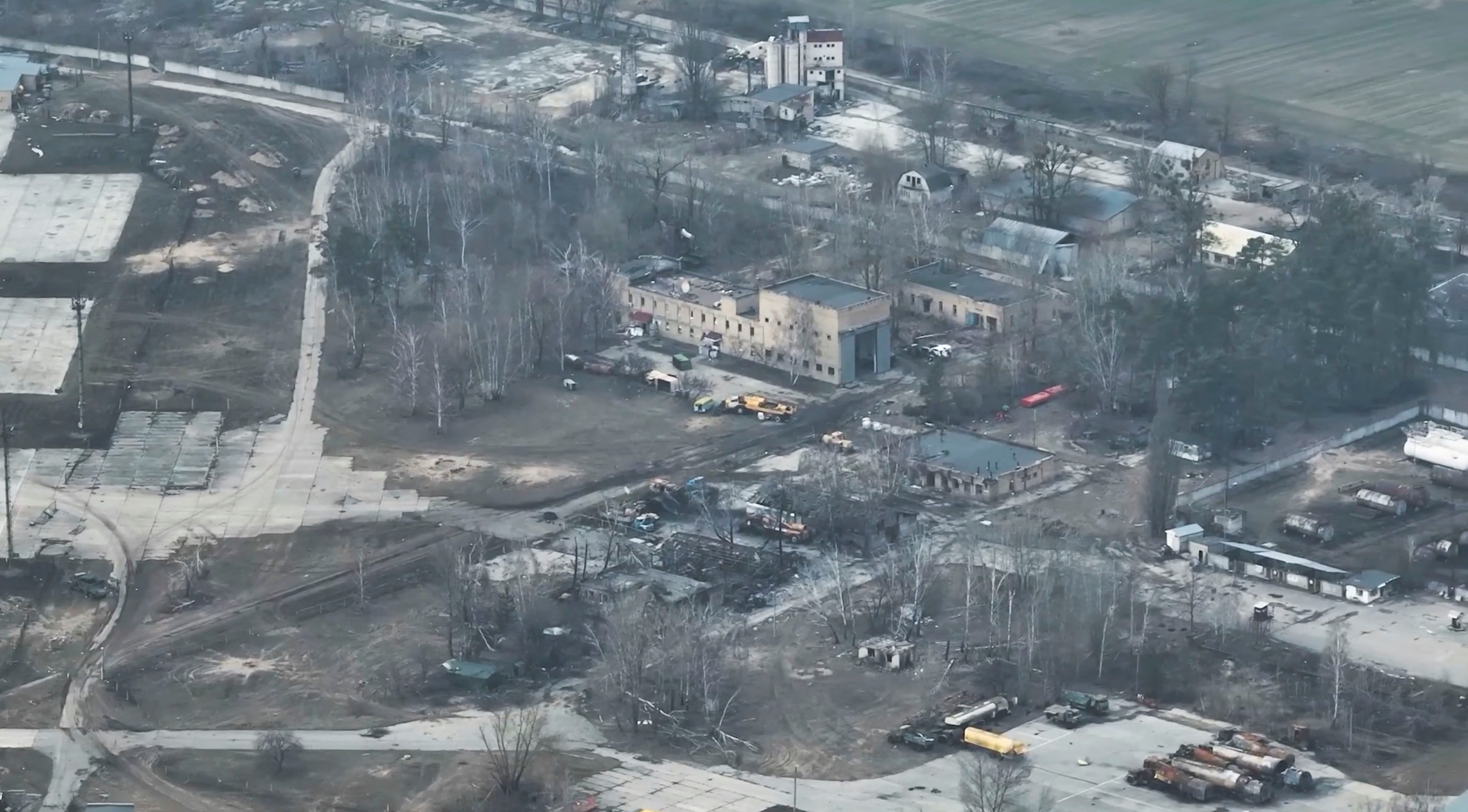 Anh ve tinh san bay Antonov anh 12