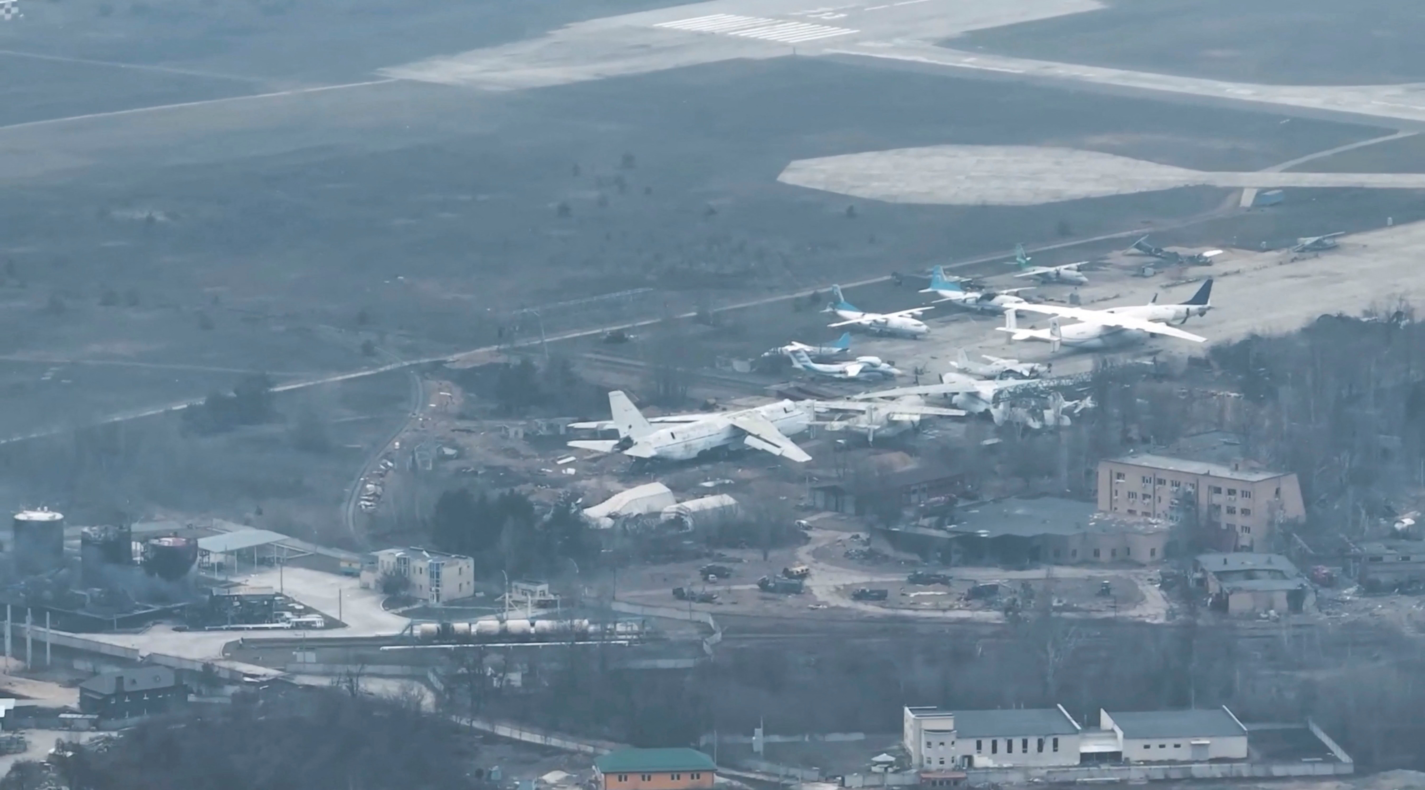 Anh ve tinh san bay Antonov anh 8