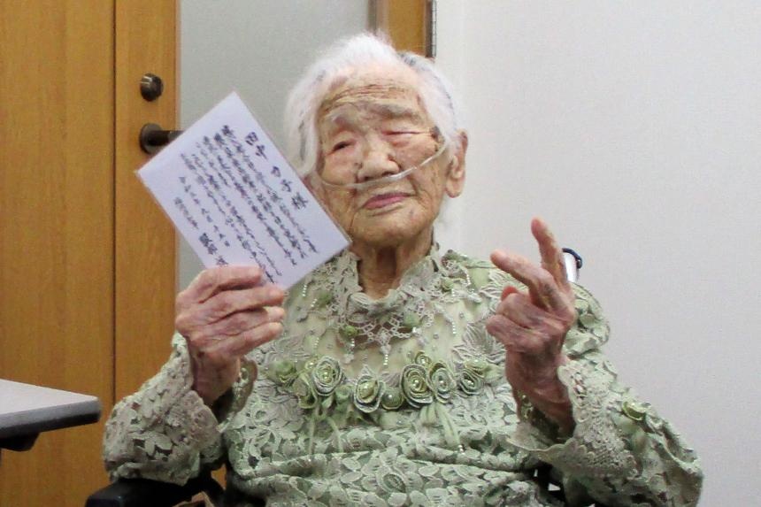 Nguoi gia nhat the gioi qua doi hinh anh