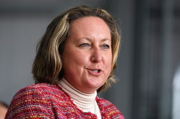 quay roi tinh duc tai quoc hoi Anh anh 1