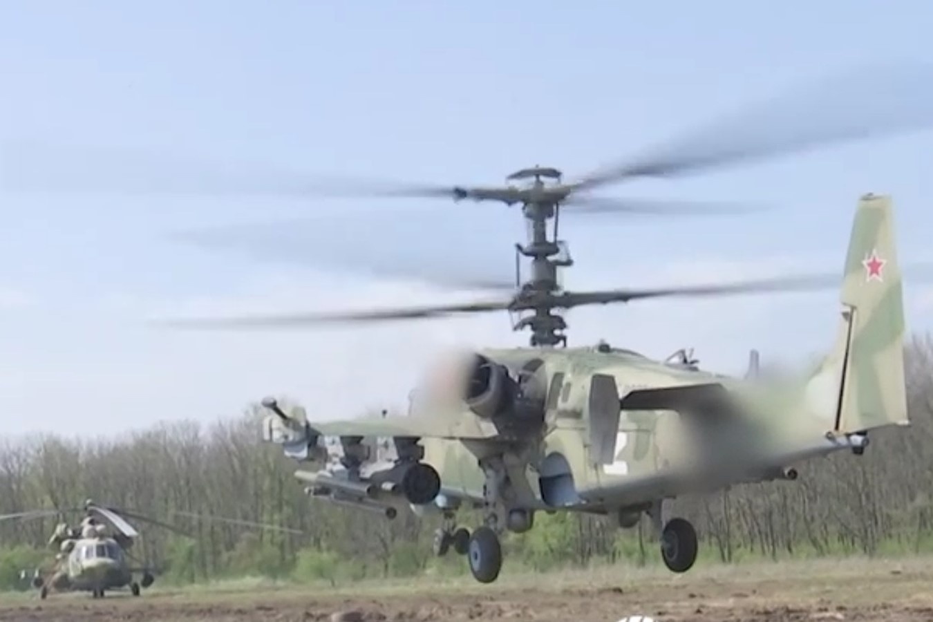 Video truc thang Nga 'Ka-52 Ca sau' tan cong muc tieu o Donbas hinh anh