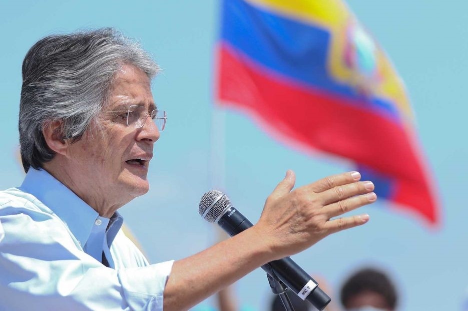 Tong thong Ecuador ban bo tinh trang khan cap hinh anh