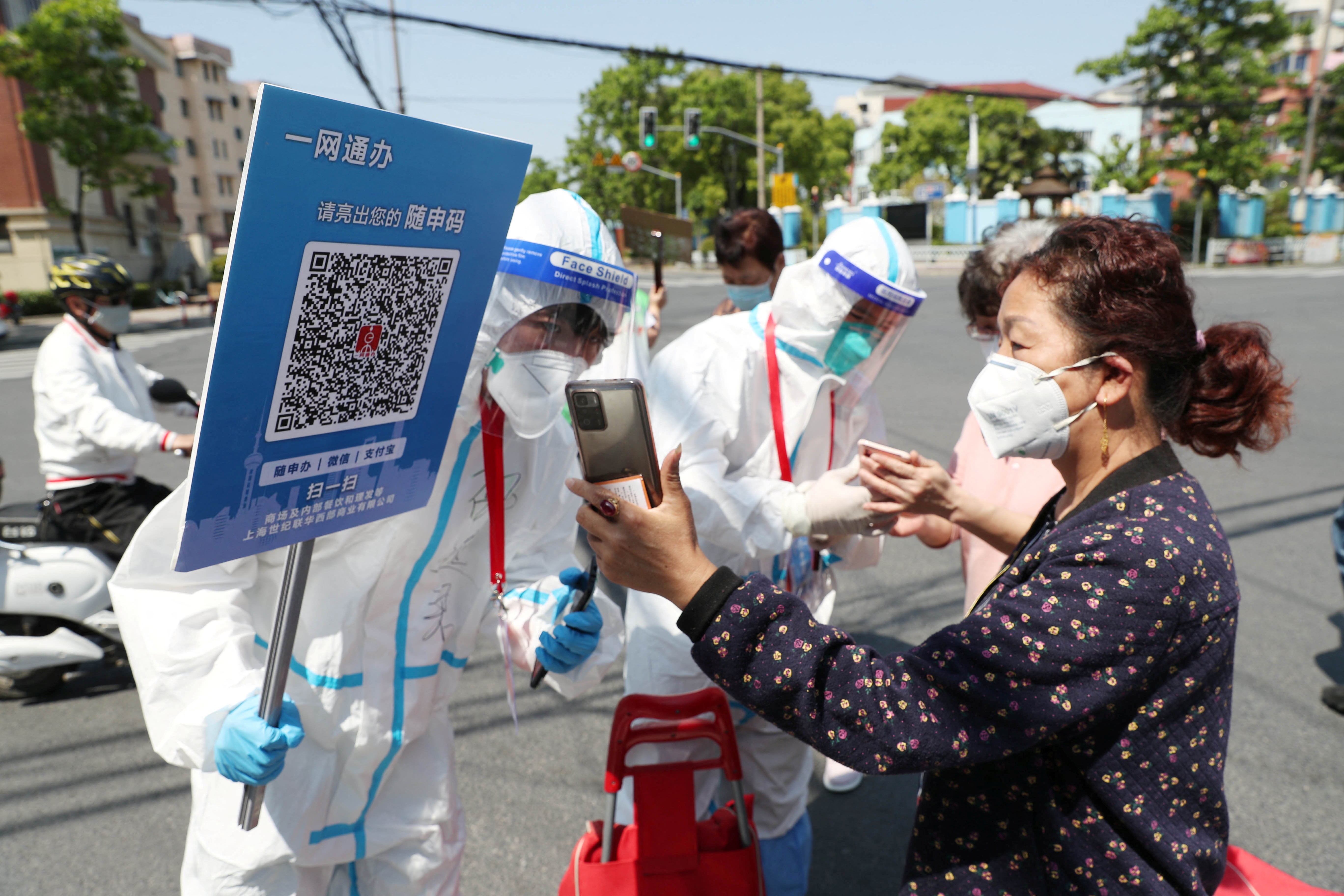 Nghich ly siet chat phong toa o Thuong Hai hinh anh