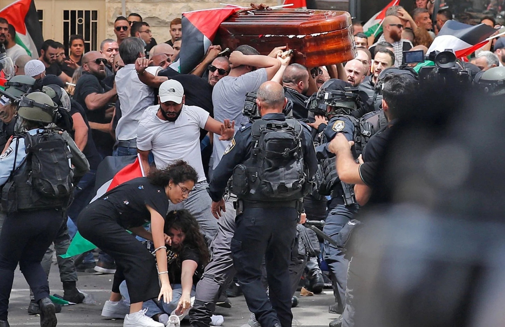 My quan ngai viec canh sat Israel tan cong le tang nha bao Palestine hinh anh