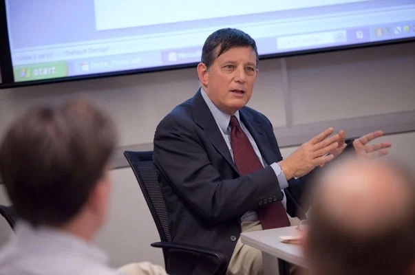 Giao su Harvard: Viet Nam dang tro thanh cua ngo xuat khau hieu qua hinh anh