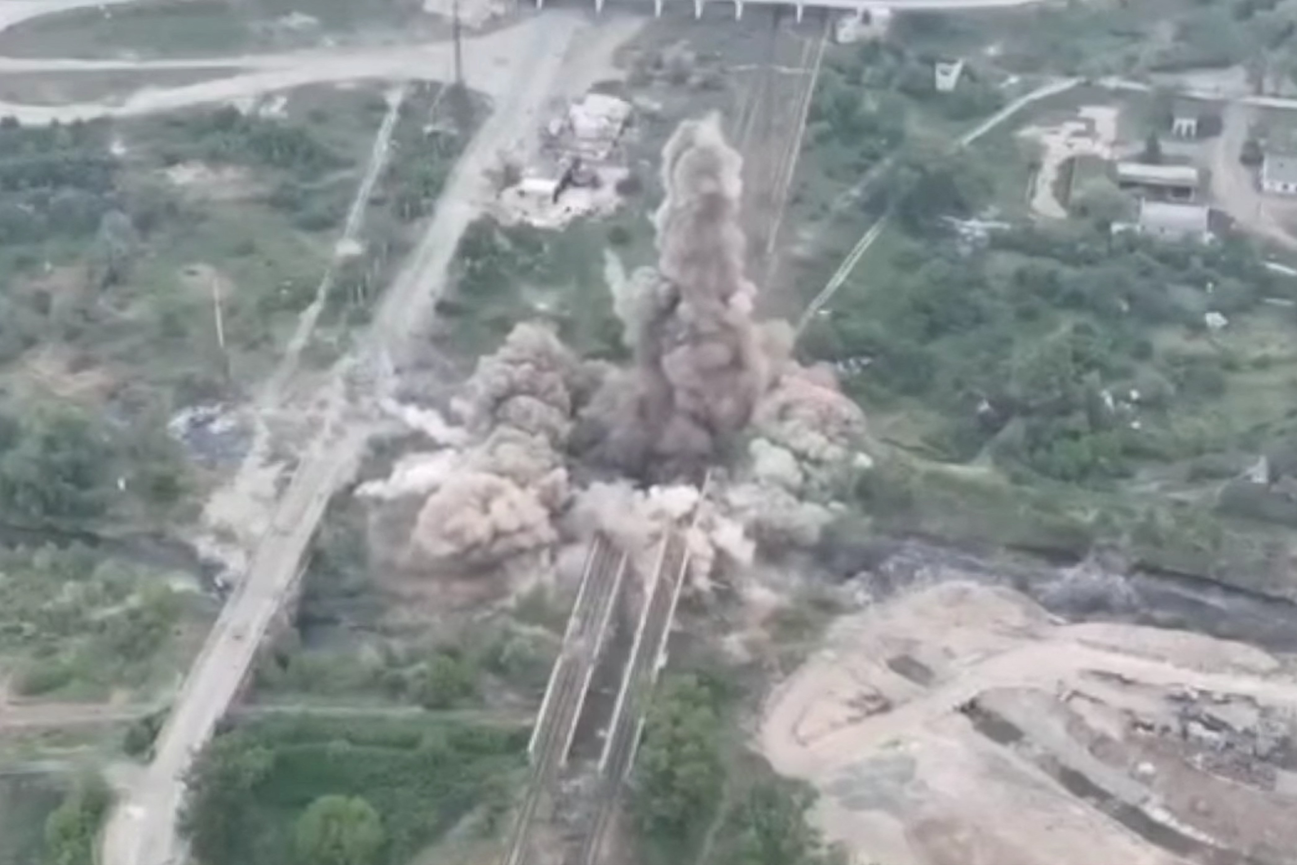 Ukraine noi Nga danh sap cau noi hai 'diem nong' tai Lugansk hinh anh