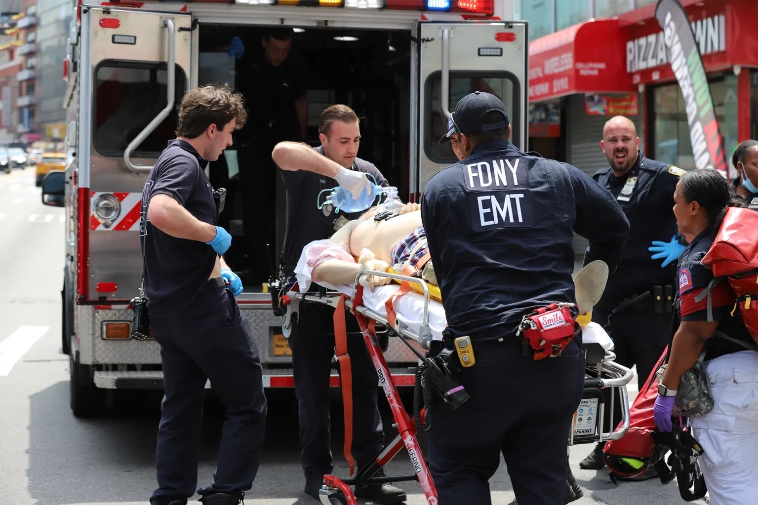 bi ban chet tai ga tau dien new york anh 1