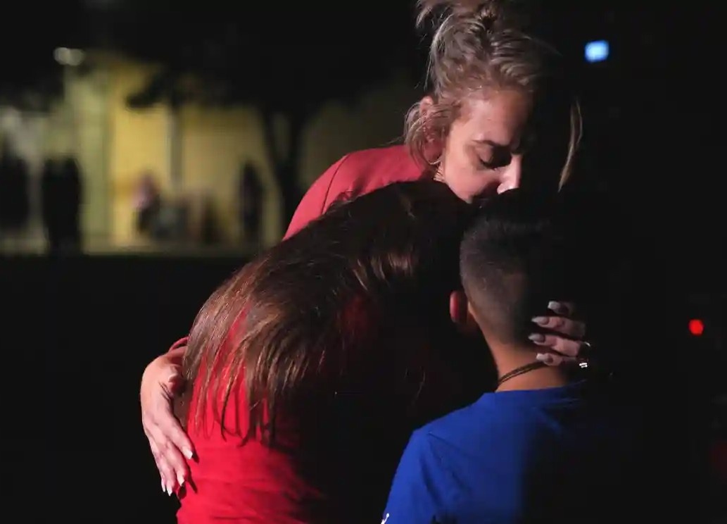 Nhung nguoi cung 'di qua dia nguc' cach nhau 10 nam hinh anh