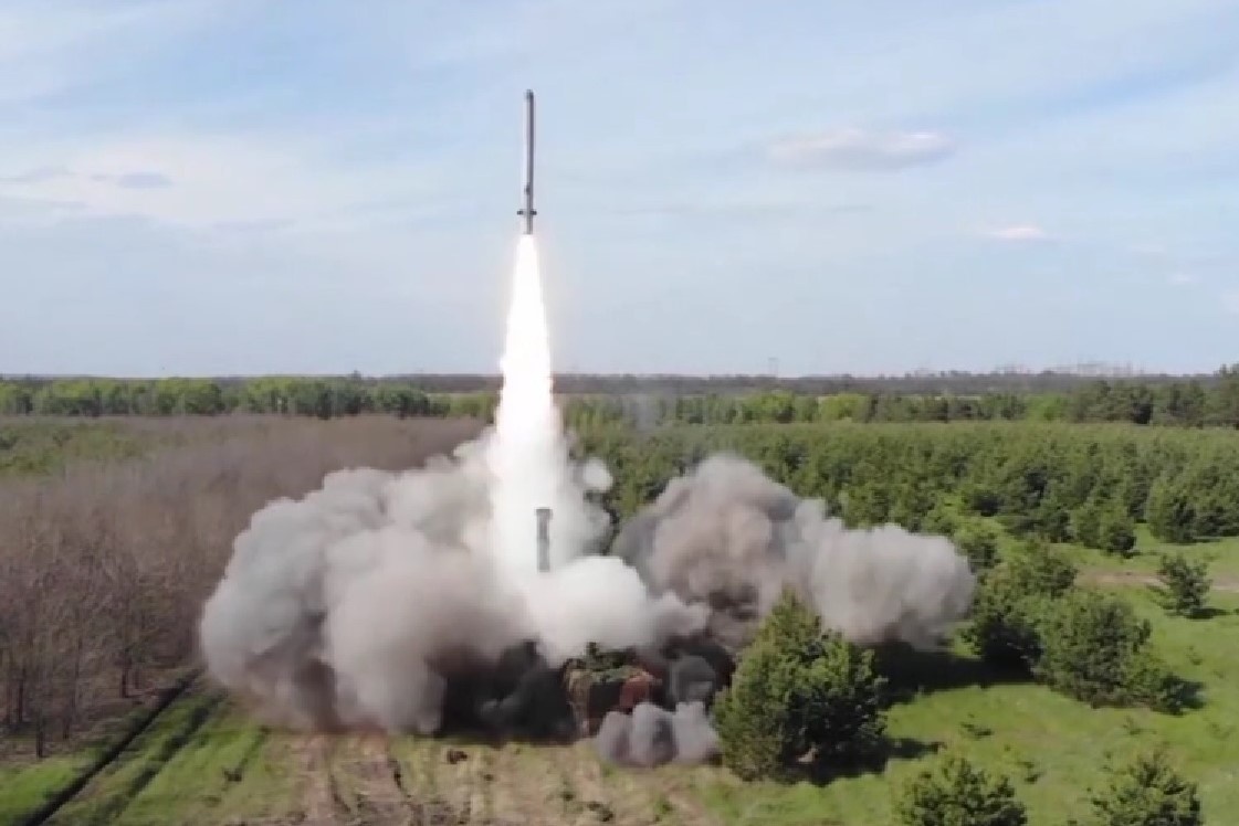 Nga tuyen bo pha huy trung tam tinh bao Ukraine hinh anh