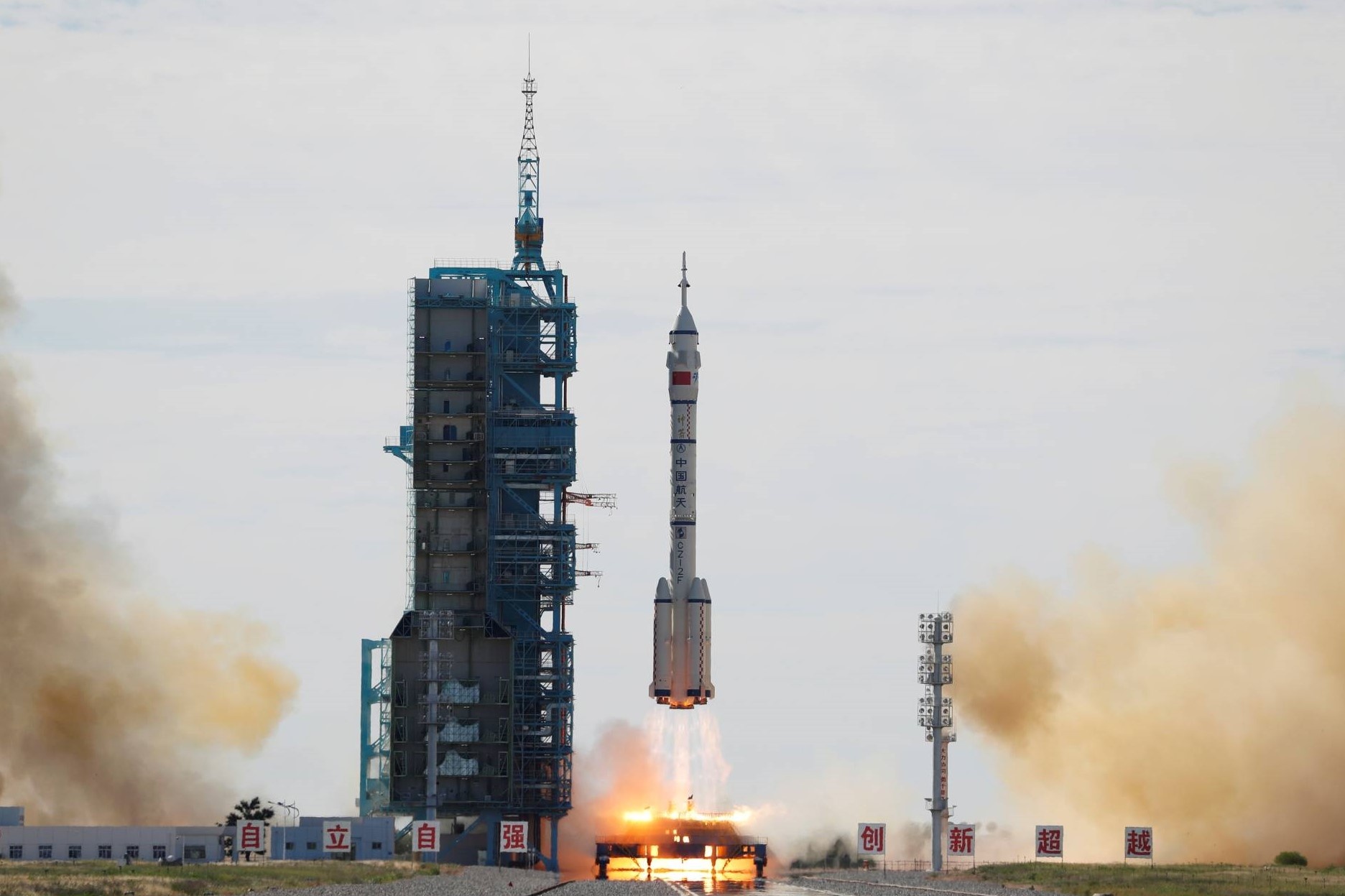 Trung Quoc phat hien thiet bi gay nhieu tai tram phong ve tinh hinh anh