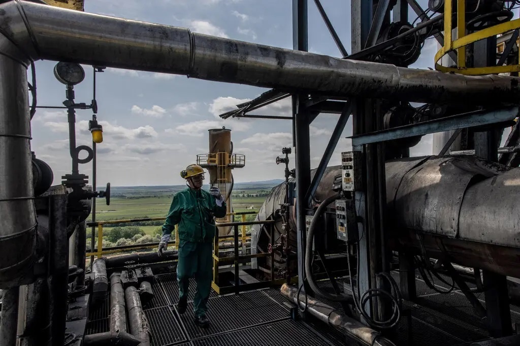 Tac dong tu viec EU cam van dau Nga anh 1