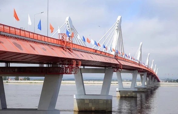 Khanh thanh cau duong bo dau tien noi giua Nga va Trung Quoc hinh anh