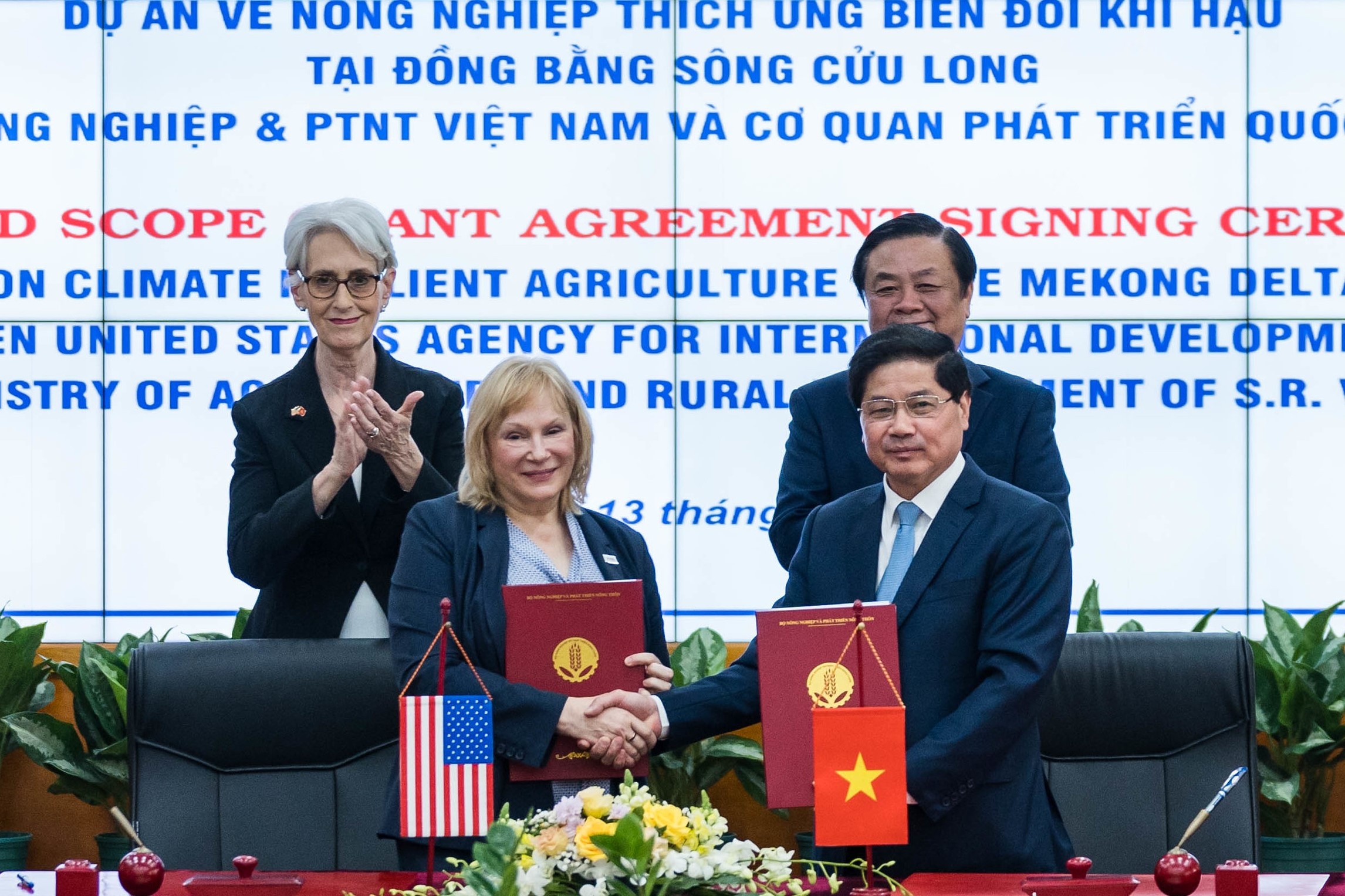 Viet - My tang cuong hop tac bao ve dong vat hoang da hinh anh