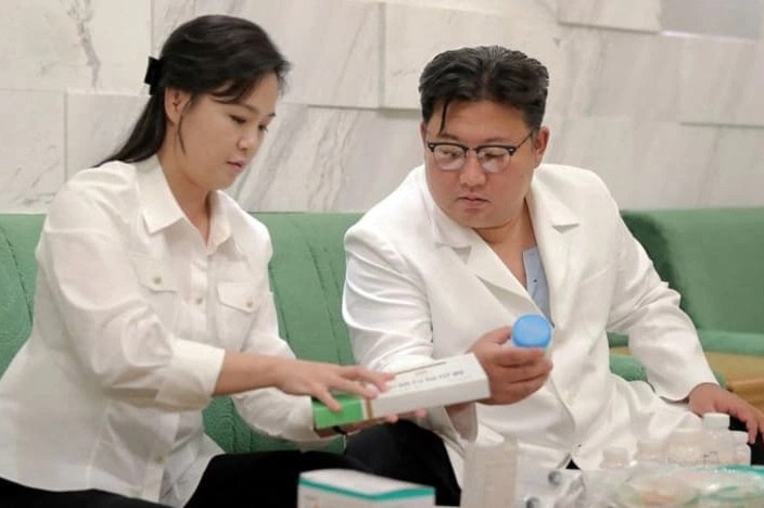 Dong thai hiem thay cua ong Kim Jong Un va nguoi em gai quyen luc hinh anh