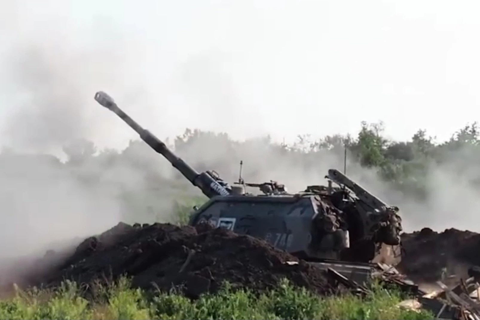 Nga tung video dan phao Krasnopol pha huy khau doi M777 cua Ukraine hinh anh