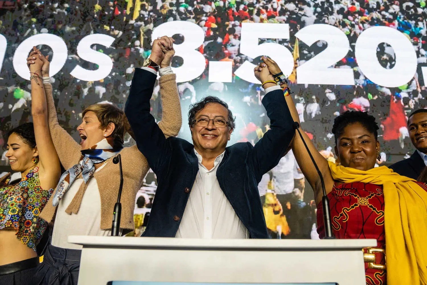 Colombia lan dau tien co mot tong thong theo canh ta hinh anh