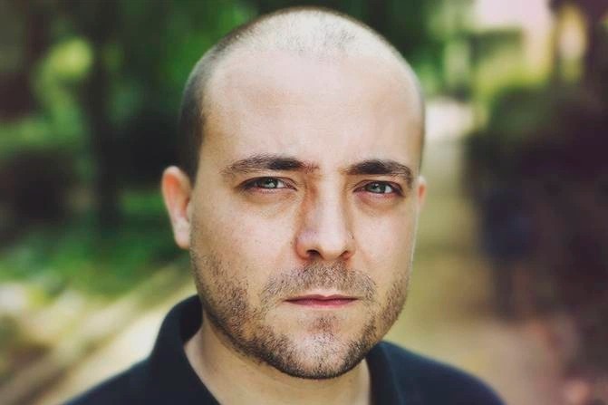 Bong dung bi ca the gioi goi la 'nguoi toi te nhat' hinh anh