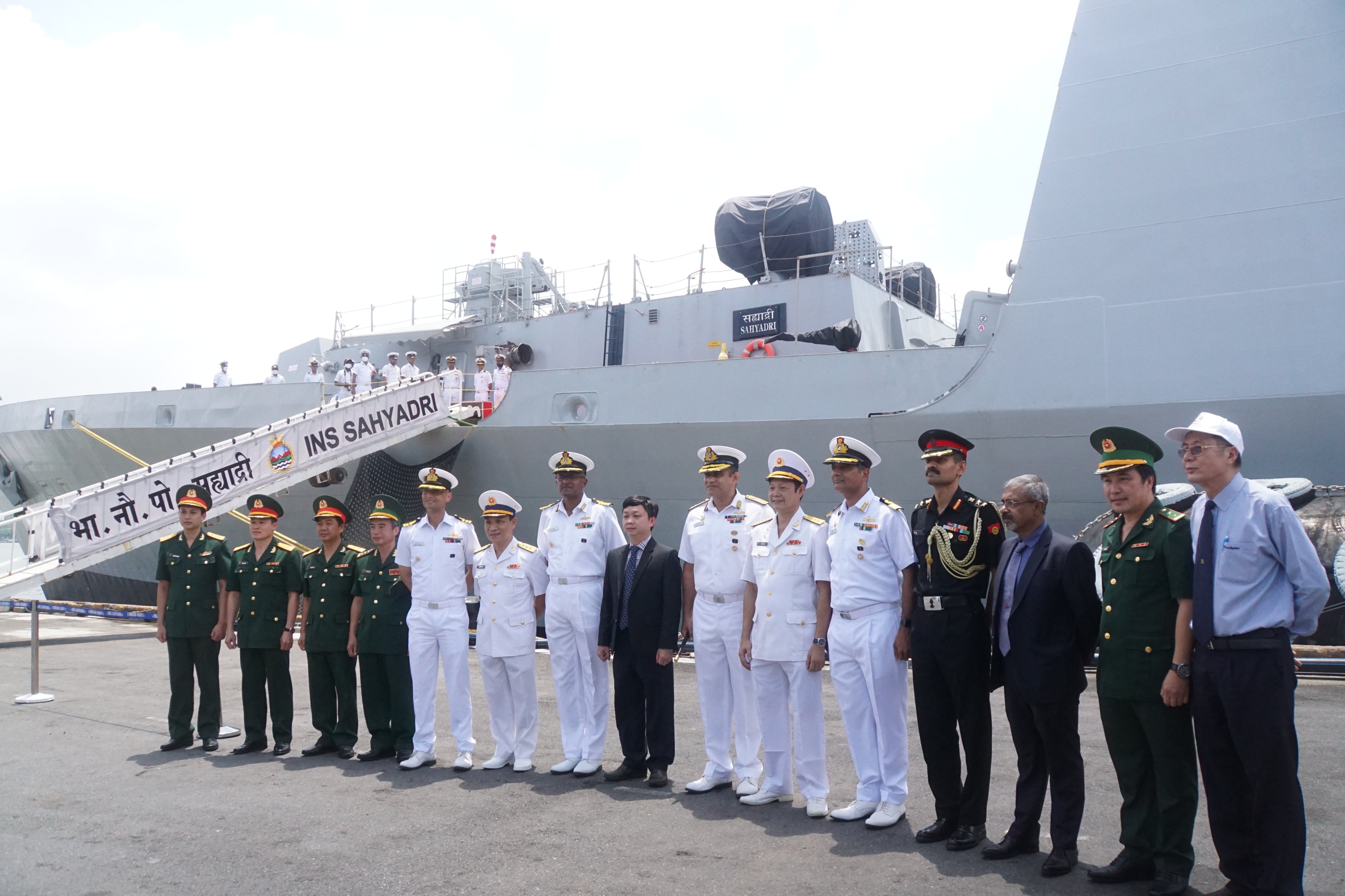 tau chien an do den Viet Nam anh 2