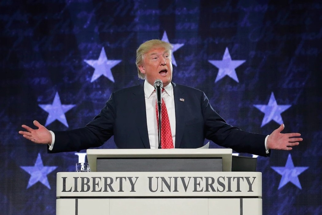 Phan quyet cua Toa Toi cao My lam noi bat di san cua ong Trump hinh anh