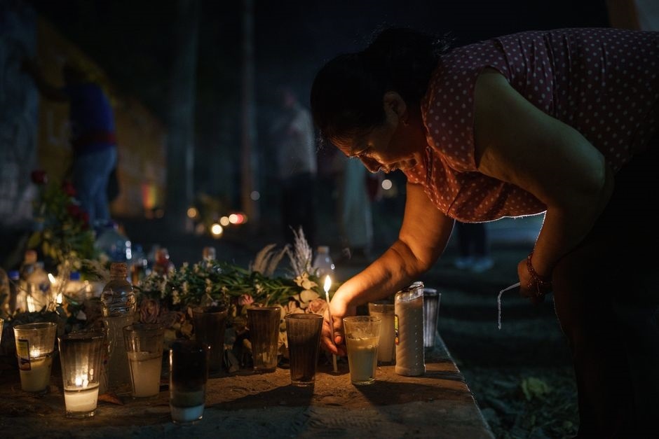 buon lau nguoi tren xe container anh 2