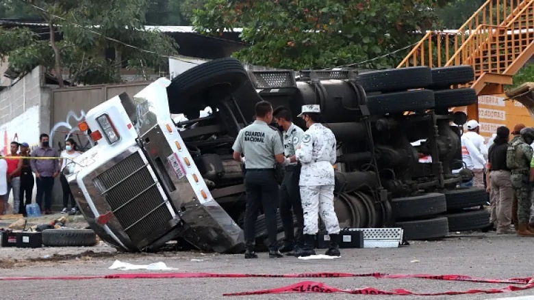 buon lau nguoi tren xe container anh 1
