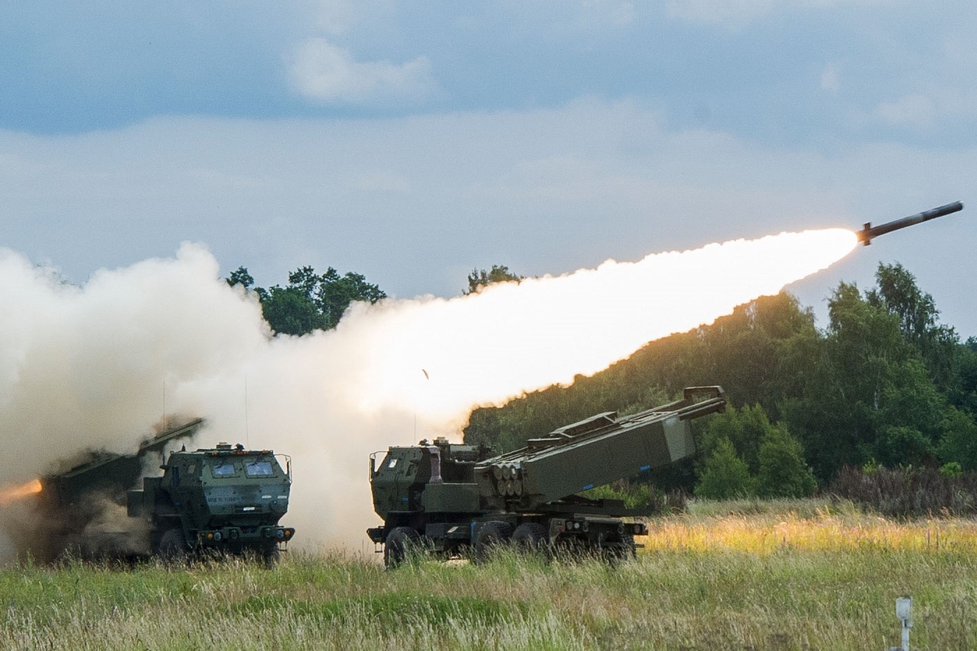 Phao phan luc My co giup xoay chuyen cuc dien o Ukraine? hinh anh