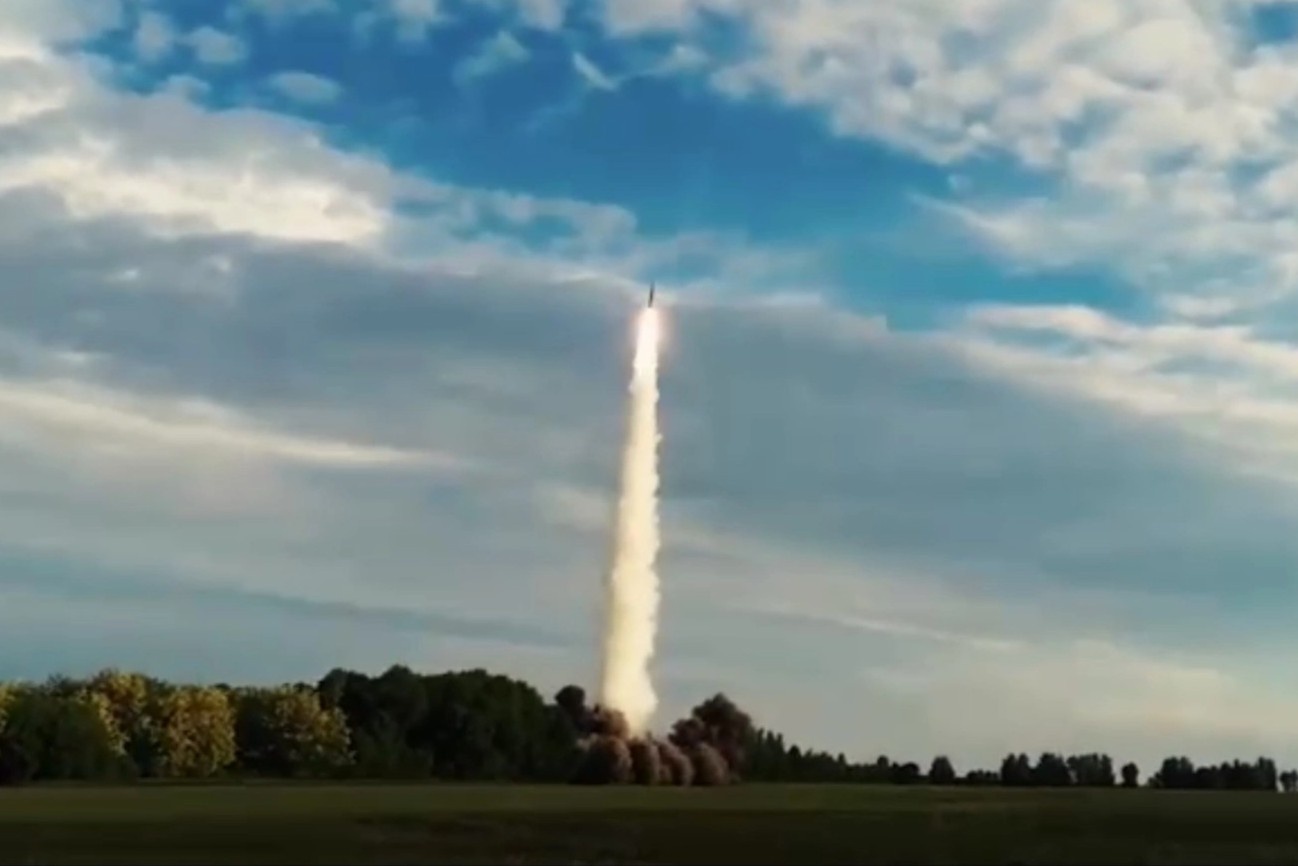 Nga tung video ten lua Iskander tap kich ha tang quan su Ukraine hinh anh