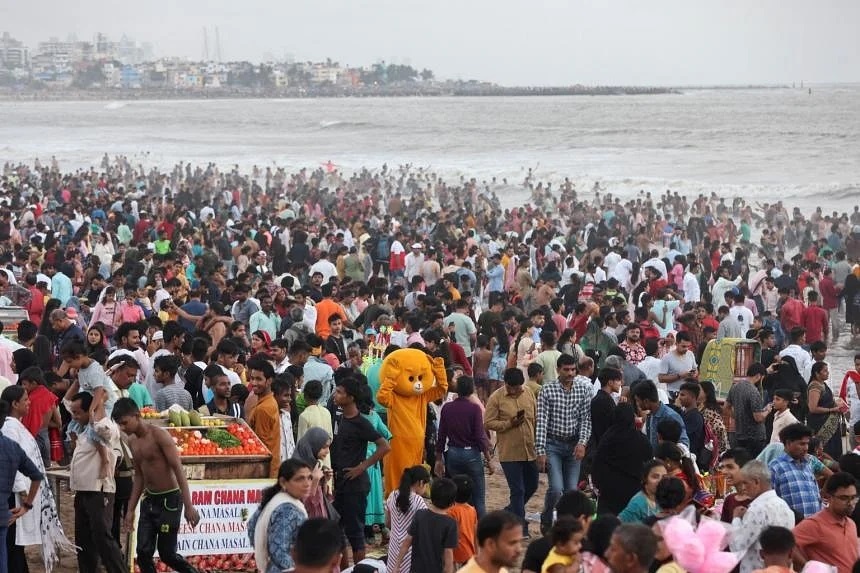 dan so the gioi dat 8 ty nguoi anh 1