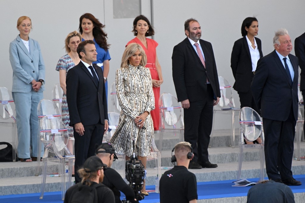 dieu binh quoc khanh phap anh 6