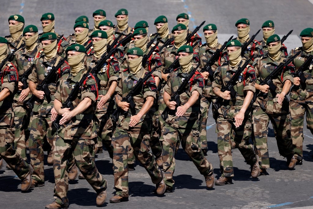 dieu binh quoc khanh phap anh 12