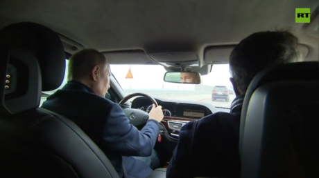 Ong Putin lai Mercedes thi sat cau Crimea hinh anh