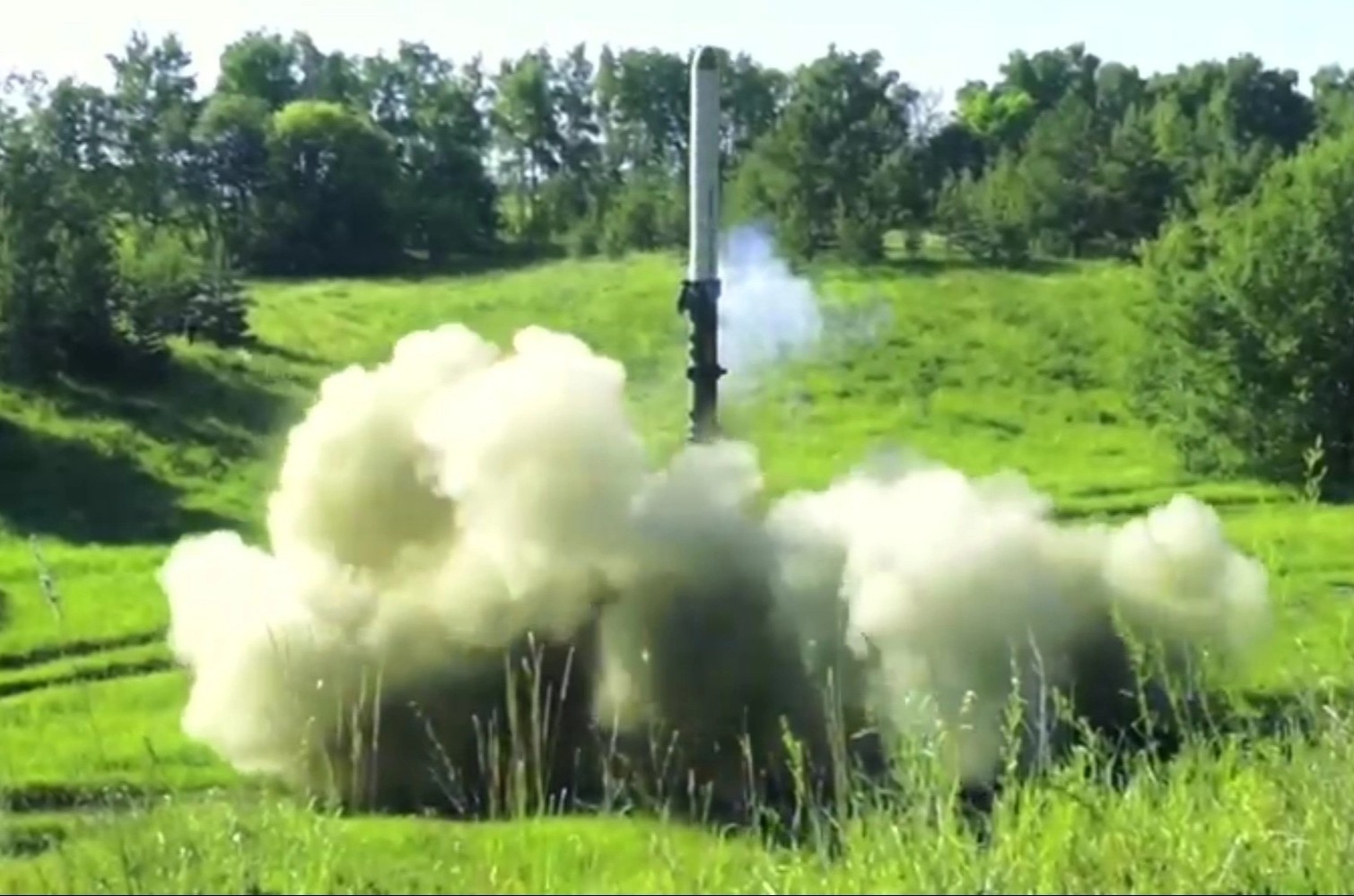 Nga tung video ten lua Iskander tap kich ha tang quan su Ukraine hinh anh