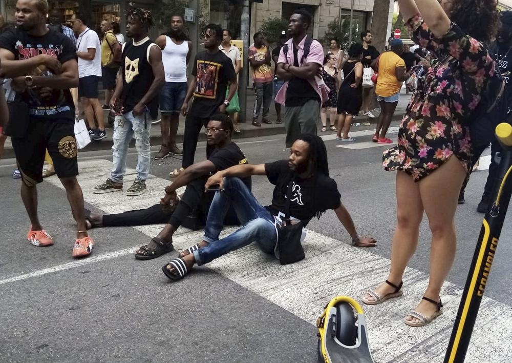 nguoi di cu bi danh chet o italy anh 4