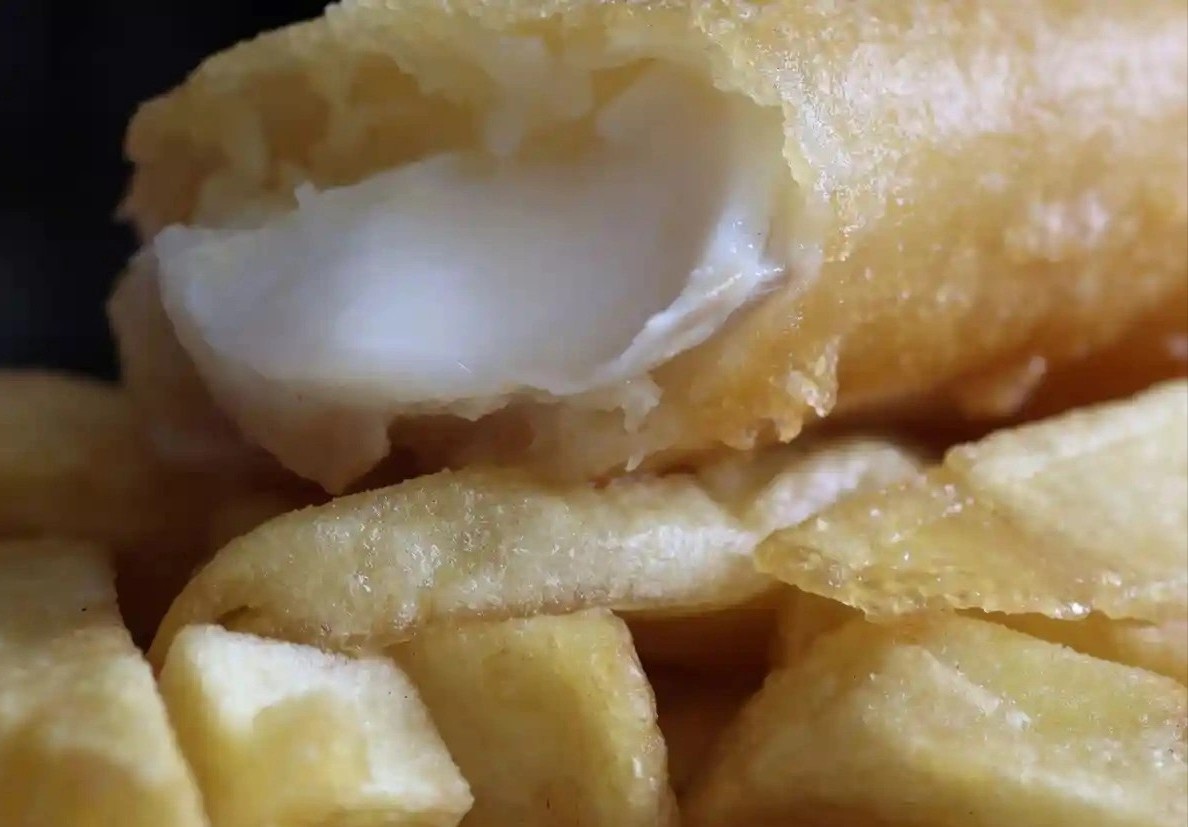 Em be ti nan an phai mon co giun tron tai khach san Bo Noi vu Anh hinh anh