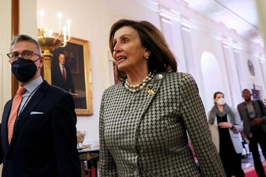 ba pelosi cong du chau a anh 1