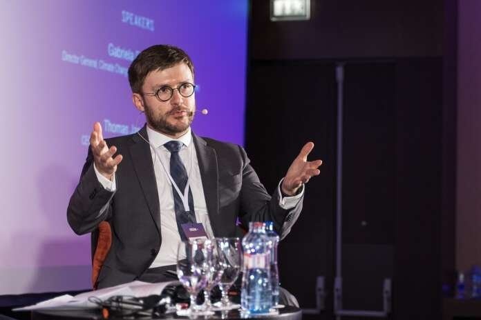 eu giam phu thuoc nang luong nga anh 1