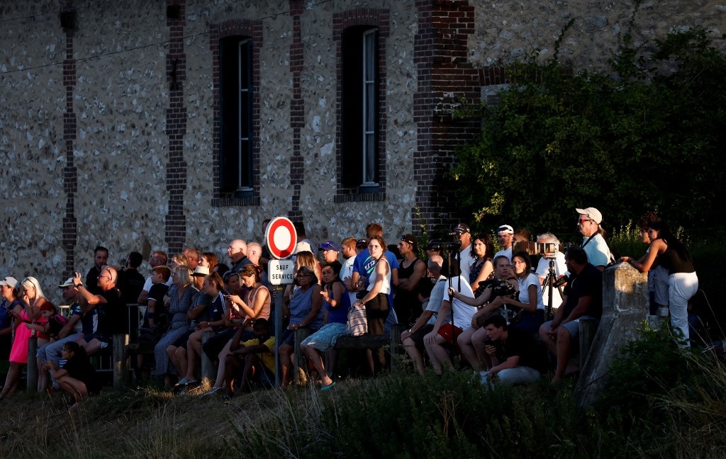 ca voi mac can o phap anh 6