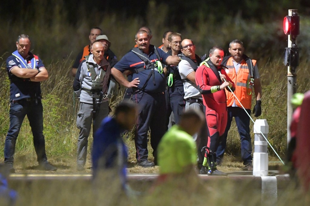 ca voi mac can o phap anh 8