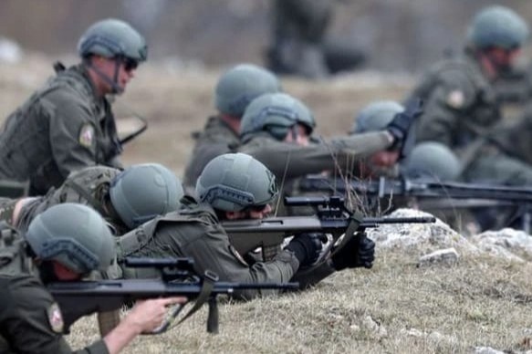 Duc dua quan den Bosnia sau mot thap nien hinh anh