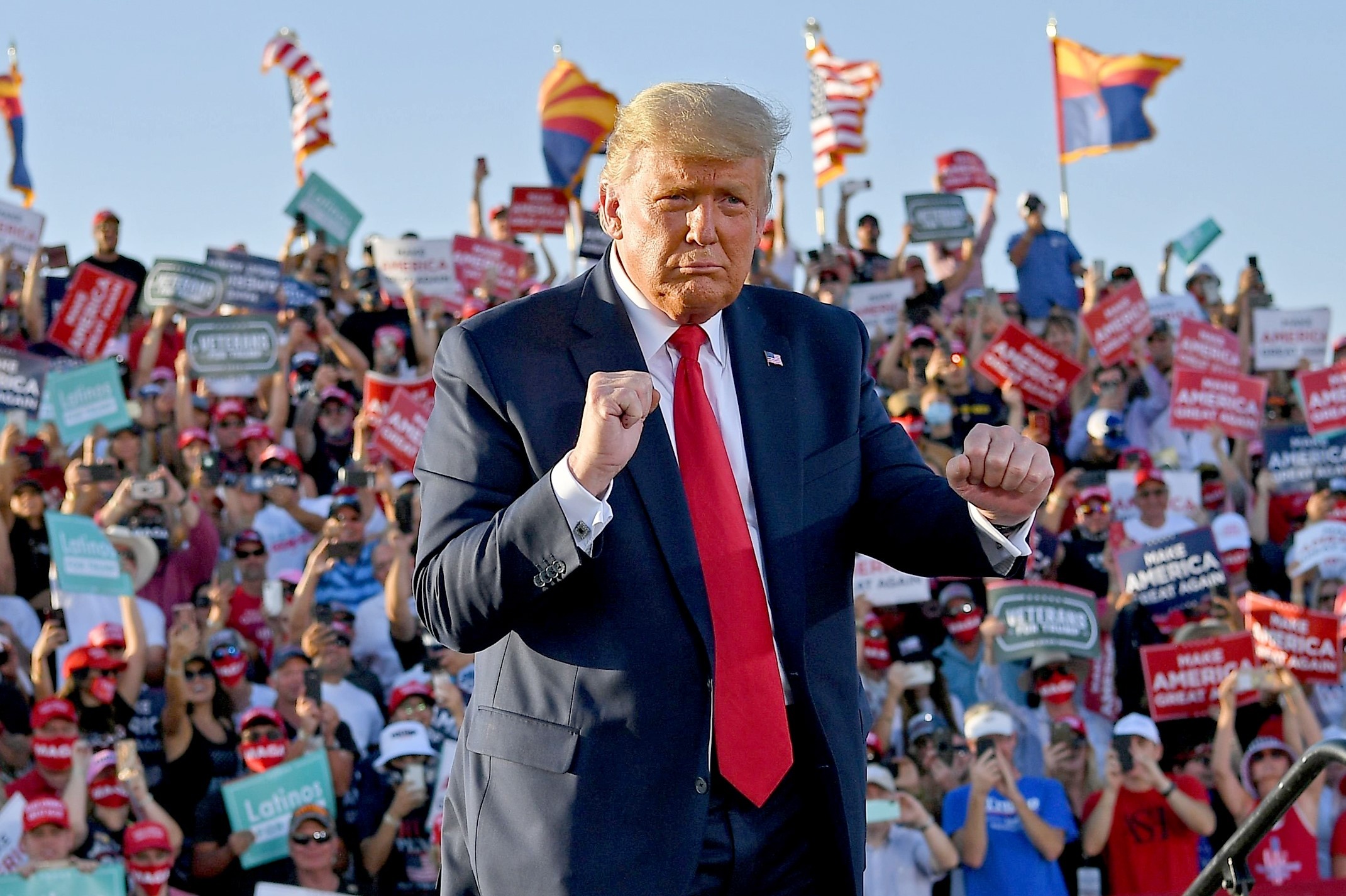 Hon nua dang Cong hoa ung ho ong Trump trong cuoc dau voi FBI hinh anh