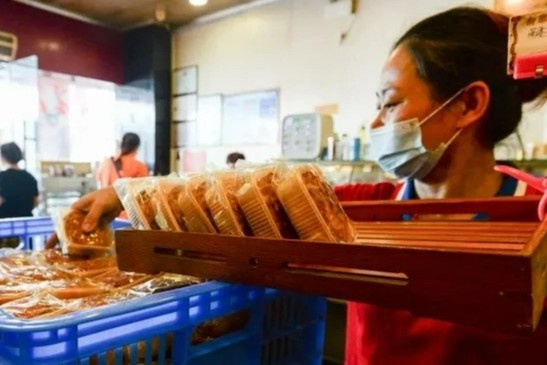 Trung Quoc tuyen chien voi banh trung thu 'lech lac' hinh anh